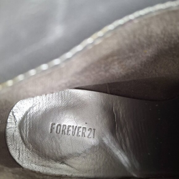 Silver Kitten Heel Pointed Toe Ankle Boot Bootie Metallic Glitter Sz 8 Zipper - Picture 11 of 14